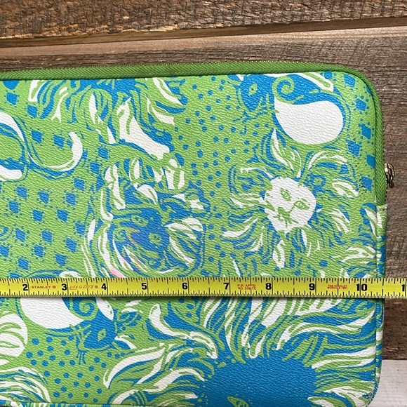 Lilly Pulitzer Roar of the Jungle Limeade Soft Tech/Tablet Case - Picture 7 of 8